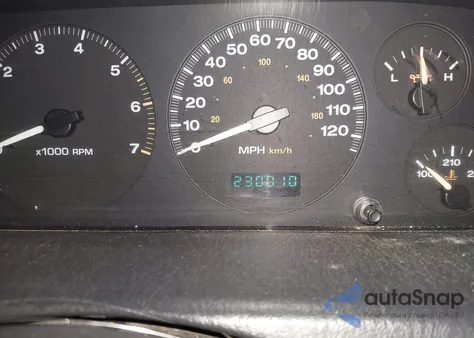 2002 Jeep Grand Cherokee Laredo z USA, uszkodzony, nr VIN 1J4GW48S32C107795